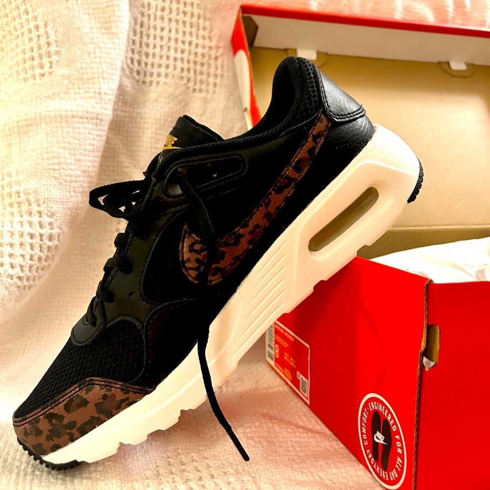 Nike Air Max, size 8, black/leopard print